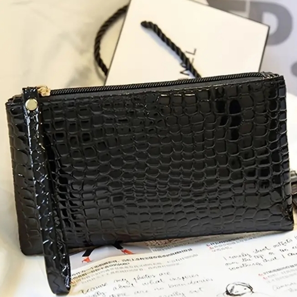 NWT Black Crocodile Embossed Clutch Wristlet - Picture 3 of 3